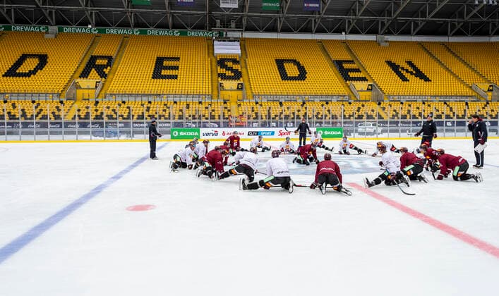 Bilder des Jahres 2020, Sport 01 Januar Sport Themen der Woche KW01 Hokejiste Sparty trenovali 3. ledna 2020 v Drazdanech, kde se o den pozdeji utkaji pod sirym nebem s tymem Litvinova. CTKPhotoP202001030549801  HAJ 04