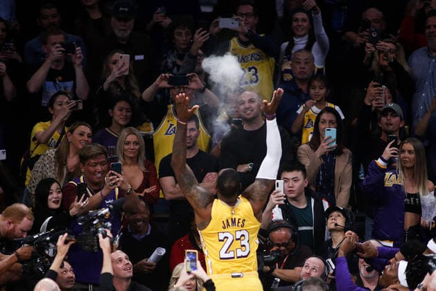 Sport Themen der Woche KW01 Sport Bilder des Tages January 3, 2020, Los Angeles, California, U.S: Los Angeles LakersÃ¢â‚¬â ¢ LeBron James (23) get ready prior to an NBA, Basketball Herren, USA basketball game between Los Angeles Lakers and New Orleans Pelicans, Friday, Jan. 3, 2020, in Los Angeles. NBA 2020: Lakers 123:113 Pelicans - ZUMAc68_ 20200103_zaf_c68_002 Copyright: xRingoxChiux