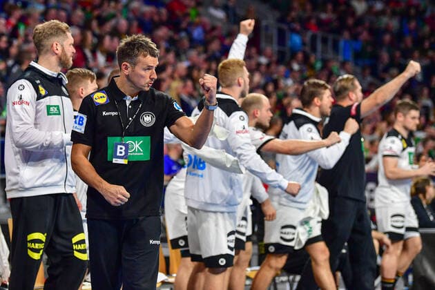 Deutscher Handballbund (DHB) Testspiel 04.01.2020, Deutschland - Island, SAP Arena, Mannheim Christian Prokop (Trainer, Deutschland) Jubel Tor Erfolg Action Emotionen Trainer Coach, 04.01.2020, Mannheim (Deutschland), Handball, Länderspiel, Deutschland - Island