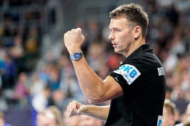 Christian Prokop (Trainer, Bundestrainer, DHB), Einzelbild, Aktion, Action, Jubel, jubeln, jubelt, celebration, Freude, zuversichtlich, optimistisch, Spielszene, Action, Aktion, 04.01.2020, Mannheim (Deutschland), Handball, Länderspiel, Deutschland - Island