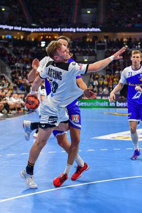 Deutscher Handballbund (DHB) Testspiel 04.01.2020, Deutschland - Island, SAP Arena, Mannheim Timo Kastening (Deutschland, 73) Durchbruch Außenspieler Flügel Angriff Torschuss Tor Erfolg, 04.01.2020, Mannheim (Deutschland), Handball, Länderspiel, Deutschland - Island