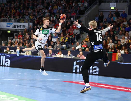 Timo Kastening (Deutschland) gegen Vikotr Gisli Hallgrimsson (Island), Deutschland vs Island, Handball, Laenderspiel, 04.01.2020 Fotograf Neis Eibner Deutschland vs Island, Handball, Laenderspiel, 04.01.2020 Mannheim Copyright: xNeisx Eibner-Pressefotox EP_ans