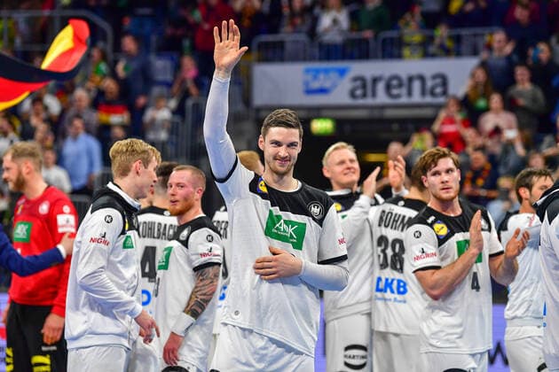 Deutscher Handballbund (DHB) Testspiel 04.01.2020, Deutschland - Island, SAP Arena, Mannheim Hendrik Pekeler (Deutschland, 13) Sieg Jubel Danke Emotionen, 04.01.2020, Mannheim (Deutschland), Handball, Länderspiel, Deutschland - Island