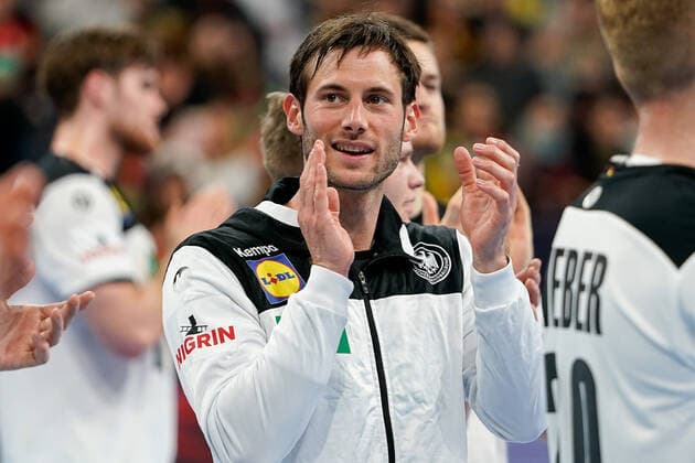 Spieler der deutschen Auswahl (DHB), in der Mitte mit Uwe Gensheimer (DHB, 3), Jubel nach dem Schlusspfiff, Sieg, Sieger, Gewinner, jubelt, jubeln, Freude, optimistisch, Highlight, Action, Aktion, 04.01.2020, Mannheim (Deutschland), Handball, Länderspiel, Deutschland - Island
