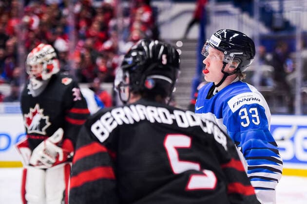 200104 Lassi Thomson of Finland looks dejected during the 2020 IIHF World Junior Championship semifinal game between Canada and Finland on January 4, 2020 in Ostrava. Photo: Simon Hastegard BILDBYRAN kod SH 180173 ishockey Ice hockey, Eishockey u20 jvm jvm 2020 jvm 19-20 iihf world junior championship world juniors bbeng semifinal kanada depp Copyright: SIMONxHASTEGARD BB200104ZF023