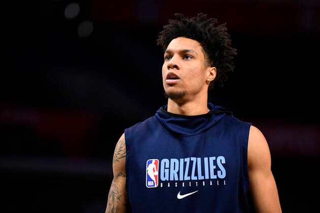 LOS ANGELES, CA - JANUARY 04: Memphis Grizzlies Center Brandon Clarke (15) looks on before a NBA, Basketball Herren, USA game between the Memphis Grizzlies and the Los Angeles Clippers on January 4, 2020 at STAPLES Center in Los Angeles, CA. (Photo by Brian Rothmuller Icon Sportswire) NBA: JAN 04 Grizzlies at Clippers Icon200104009