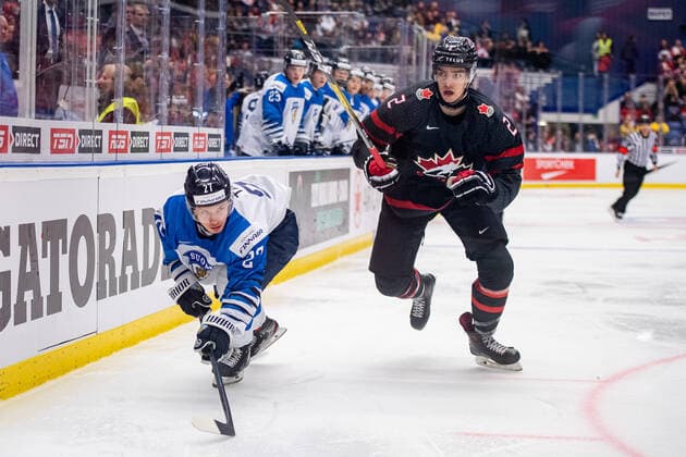 200104 Kristian Tanus of Finland and Kevin Bahl of Canadaduring the 2020 IIHF World Junior Championship semi final between Canada and Finland on January 4, 2020 in Ostrava. Photo: Simon Hastegard BILDBYRAN kod SH 180173 ishockey Ice hockey, Eishockey u20 jvm jvm 2020 jvm 19-20 iihf world junior championship world juniors bbeng semifinal kanada Copyright: SIMONxHASTEGARD BB200104ZD024
