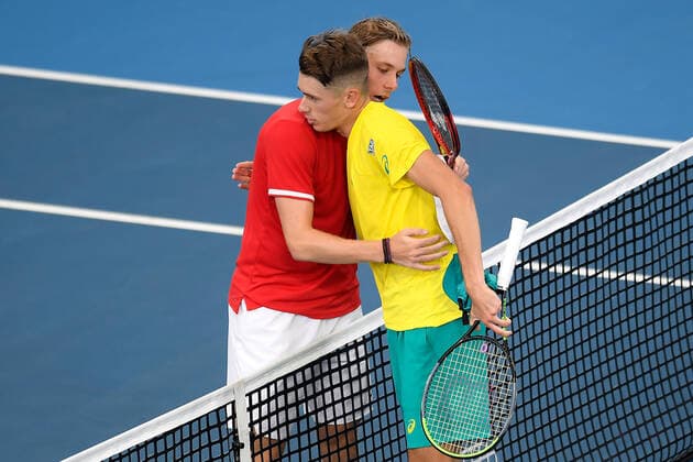 ATP, Tennis Herren CUP BRISBANE DAY 3, Denis Shapovalov of Canada and Alex De Minaur of Australia embrace after their match during day 3 of the ATP Cup tennis tournament at Pat Rafter Arena in Brisbane, Sunday, January 5, 2020. ( NO ARCHIVING, EDITORIAL USE ONLY, NO USE IN BOOKS WITHOUT CONSENT BRISBANE QLD AUSTRALIA  Copyright: xALBERTxPEREZx 20200105001440382664
