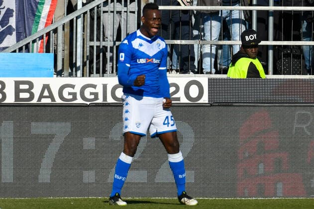celebrates after scoring first goal mario balotelli of brescia calcio bsfc during Brescia vs Lazio, Italian Soccer Serie A Men Championship in Brescia, Italy, January 05 2020  Copyright: xAlessioxMarinix xIPAx xLivexMediax 0