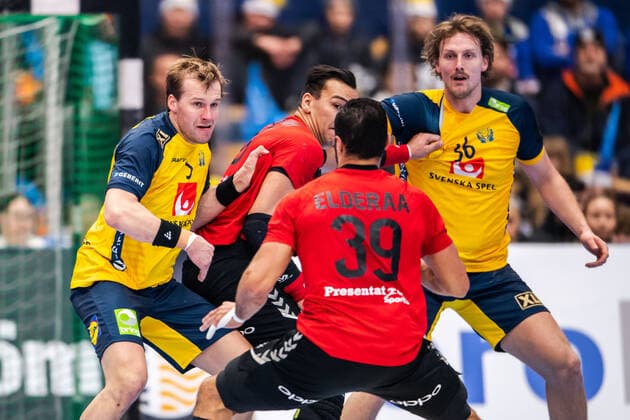 200105 Sveriges Max Darj och Jesper Nielsen under träningslandskampen i handboll mellan Sverige och Egypten den 5 januari 2020 i Jönköping. Copyright: JÖRGENxJARNBERGER BB200105JJ012