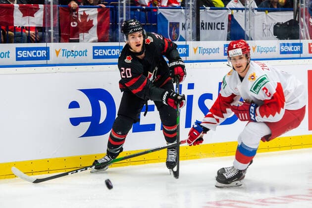 200105 Dawson Mercer of Canada and Danil Zhuravlyov of Russia during the 2020 IIHF World Junior Championship gold medal game between Canada and Russia on January 5, 2020 in Ostrava. Photo: Simon Hastegard BILDBYRAN kod SH 180176 ishockey Ice hockey, Eishockey u20 jvm jvm 2020 jvm 19-20 iihf world junior championship world juniors bbeng final kanada ryssland Copyright: SIMONxHASTEGARD BB200105ZJ013