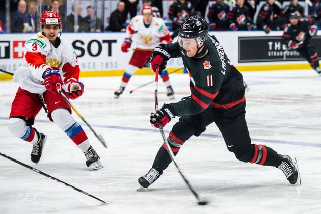 200105 Danila Galenyuk of Russia and Alexis Lafreniere of Canada during the 2020 IIHF World Junior Championship gold medal game between Canada and Russia on January 5, 2020 in Ostrava. Photo: Simon Hastegard BILDBYRAN kod SH 180176 ishockey Ice hockey, Eishockey u20 jvm jvm 2020 jvm 19-20 iihf world junior championship world juniors bbeng final kanada ryssland Copyright: SIMONxHASTEGARD BB200105ZM008
