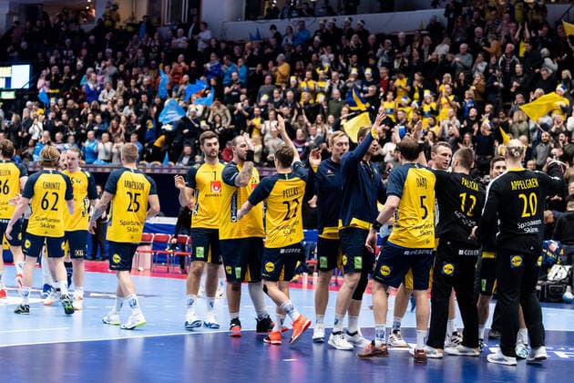 200105 Sveriges spelare jublar efter träningslandskampen i handboll mellan Sverige och Egypten den 5 januari 2020 i Jönköping. Copyright: JÖRGENxJARNBERGER BB200105JJ031