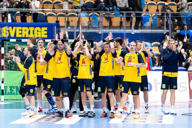 200105 Sveriges spelare tackar publiken efter träningslandskampen i handboll mellan Sverige och Egypten den 5 januari 2020 i Jönköping. Copyright: JÖRGENxJARNBERGER BB200105JJ032