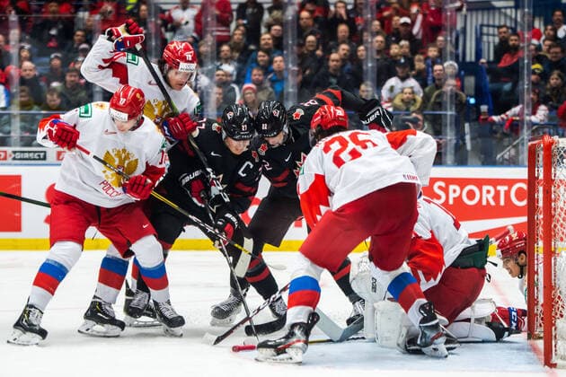 200105 Barrett Hayton and Dylan Cozens of Canada during the 2020 IIHF World Junior Championship gold medal game between Canada and Russia on January 5, 2020 in Ostrava. Photo: Simon Hastegard BILDBYRAN kod SH 180176 ishockey Ice hockey, Eishockey u20 jvm jvm 2020 jvm 19-20 iihf world junior championship world juniors bbeng final kanada ryssland Copyright: SIMONxHASTEGARD BB200105ZF014