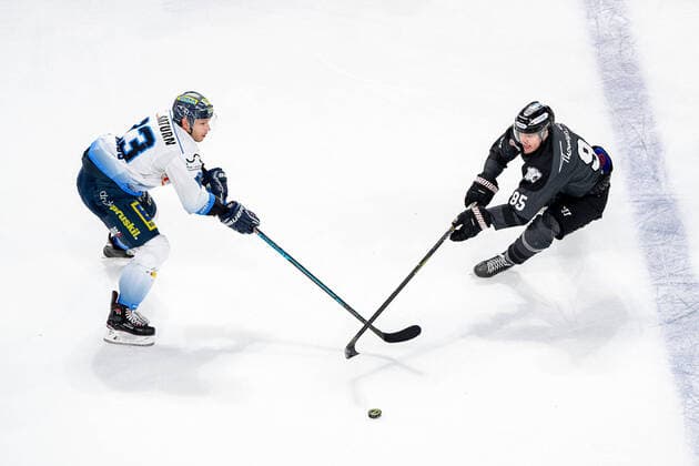 05.01.2020 - Eishockey - Saison 2019 2020 - DEL - 35. Spieltag: Thomas Sabo Ice Tigers Icetigers Nürnberg - ERC Ingolstadt - ThHa - Maury Edwards (23, ERC Ingolstadt ) ?? Eugen Alanov (95, Thomas Sabo Ice Tigers )