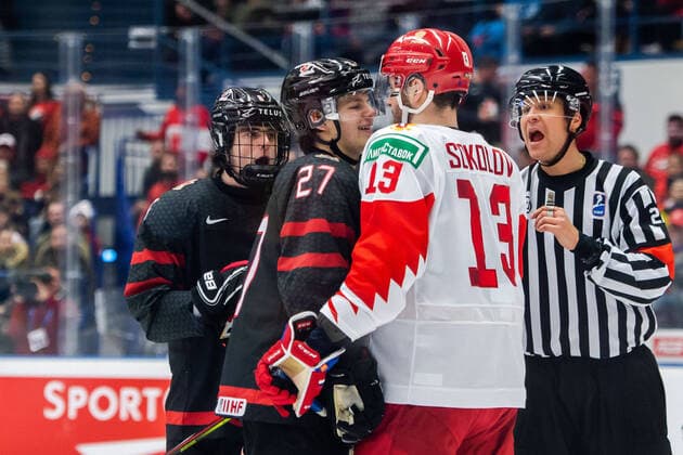 200105 Barrett Hayton of Canada and Yegor Sokolov of Russia during the 2020 IIHF World Junior Championship gold medal game between Canada and Russia on January 5, 2020 in Ostrava. Photo: Simon Hastegard BILDBYRAN kod SH 180176 ishockey Ice hockey, Eishockey u20 jvm jvm 2020 jvm 19-20 iihf world junior championship world juniors bbeng final kanada ryssland Copyright: SIMONxHASTEGARD BB200105ZY026