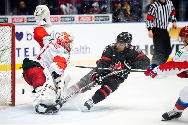 200105 Akil Thomas of Canada scores 4-3 behind goalkeeper Amir Miftakhovof Russia during the 2020 IIHF World Junior Championship gold medal game between Canada and Russia on January 5, 2020 in Ostrava. Photo: Simon Hastegard BILDBYRAN kod SH 180176 ishockey Ice hockey, Eishockey u20 jvm jvm 2020 jvm 19-20 iihf world junior championship world juniors bbeng final kanada ryssland Copyright: SIMONxHASTEGARD BB200105ZA023