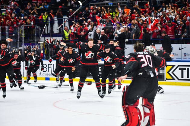 200105 Jared McIsaac celebrate with goalkeeper Joel Hofer of Canada after the 2020 IIHF World Junior Championship gold medal game between Canada and Russia on January 5, 2020 in Ostrava. Photo: Simon Hastegard BILDBYRAN kod SH 180176 ishockey Ice hockey, Eishockey u20 jvm jvm 2020 jvm 19-20 iihf world junior championship world juniors bbeng final kanada ryssland jubel Copyright: SIMONxHASTEGARD BB200105ZA024