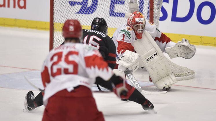 Akil Thomas of Canada, second from left, and Russian goalkeeper Amir Miftakhov, right, in action during the 2020 IIHF World Junior Ice hockey, Eishockey Championships final game between Russia and Canada in Ostrava, Czech Republic, on January 5, 2020. (CTKxPhoto JaroslavxOzana) CTKPhotoP202001050705901  _JAO8558