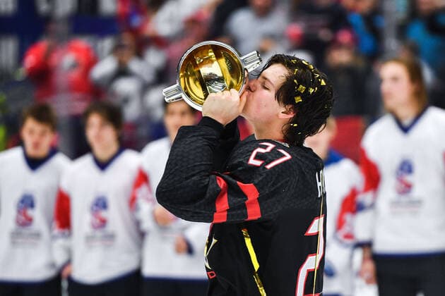 200105 Barrett Hayton of Canada celebrate with the trophy after the 2020 IIHF World Junior Championship gold medal game between Canada and Russia on January 5, 2020 in Ostrava. Photo: Simon Hastegard BILDBYRAN kod SH 180176 ishockey Ice hockey, Eishockey u20 jvm jvm 2020 jvm 19-20 iihf world junior championship world juniors bbeng final kanada ryssland jubel Copyright: SIMONxHASTEGARD BB200105ZD011