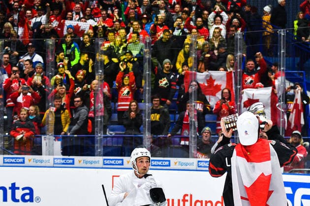 200105 Alexis Lafreniere of Canada celebrate with the trophy and a Canadian flag after the 2020 IIHF World Junior Championship gold medal game between Canada and Russia on January 5, 2020 in Ostrava. Photo: Simon Hastegard BILDBYRAN kod SH 180176 ishockey Ice hockey, Eishockey u20 jvm jvm 2020 jvm 19-20 iihf world junior championship world juniors bbeng final kanada ryssland jubel Copyright: SIMONxHASTEGARD BB200105ZR012