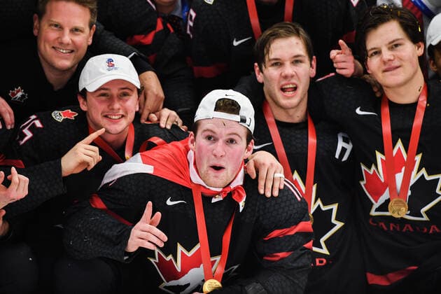 200105 Alexis Lafreniere of Canada celebrate with teammates after the 2020 IIHF World Junior Championship gold medal game between Canada and Russia on January 5, 2020 in Ostrava. Photo: Simon Hastegard BILDBYRAN kod SH 180176 ishockey Ice hockey, Eishockey u20 jvm jvm 2020 jvm 19-20 iihf world junior championship world juniors bbeng final kanada ryssland jubel Copyright: SIMONxHASTEGARD BB200105ZU015
