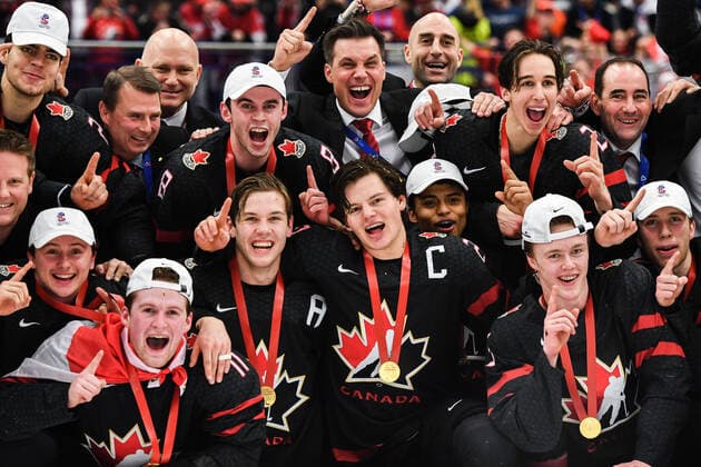 200105 Alexis Lafreniere of Canada celebrate with teammates after the 2020 IIHF World Junior Championship gold medal game between Canada and Russia on January 5, 2020 in Ostrava. Photo: Simon Hastegard BILDBYRAN kod SH 180176 ishockey Ice hockey, Eishockey u20 jvm jvm 2020 jvm 19-20 iihf world junior championship world juniors bbeng final kanada ryssland jubel Copyright: SIMONxHASTEGARD BB200105ZC025