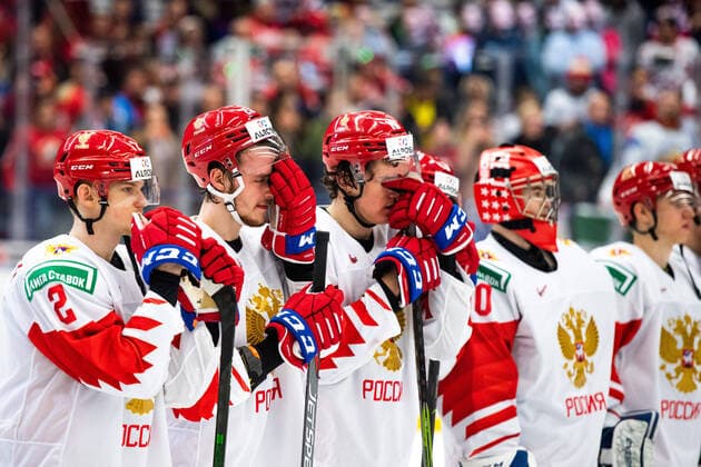 200105 Players of Russia look dejected after the 2020 IIHF World Junior Championship gold medal game between Canada and Russia on January 5, 2020 in Ostrava. Photo: Simon Hastegard BILDBYRAN kod SH 180176 ishockey Ice hockey, Eishockey u20 jvm jvm 2020 jvm 19-20 iihf world junior championship world juniors bbeng final kanada ryssland depp Copyright: SIMONxHASTEGARD BB200105ZG020