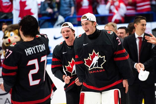 200105 Goalkeeper Joel Hofer of Canada celebrates after the 2020 IIHF World Junior Championship gold medal game between Canada and Russia on January 5, 2020 in Ostrava. Photo: Simon Hastegard BILDBYRAN kod SH 180176 ishockey Ice hockey, Eishockey u20 jvm jvm 2020 jvm 19-20 iihf world junior championship world juniors bbeng final kanada ryssland jubel Copyright: SIMONxHASTEGARD BB200105ZE020