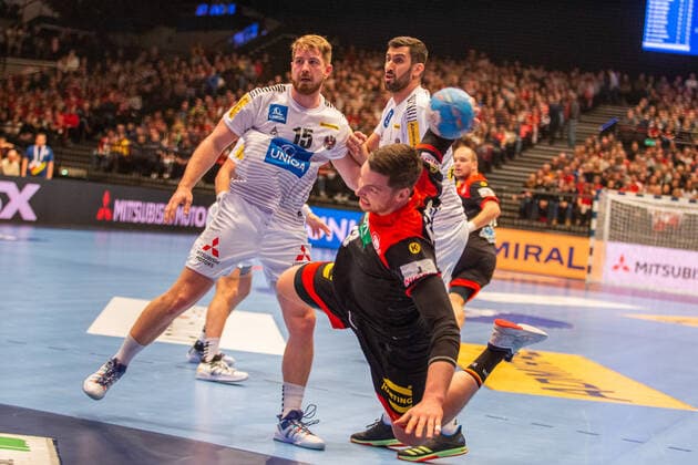 HANDBALL - AUT vs GER, test match VIENNA,AUSTRIA,06.JAN.20 - HANDBALL - OEHB international match, Länderspiel, Nationalmannschaft Austria vs Germany, test match. Image shows Fabian Posch (AUT) and Hendrik Pekeler (GER). GEPAxpictures xDavidxBitzan