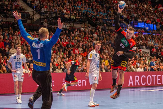 HANDBALL - AUT vs GER, test match VIENNA,AUSTRIA,06.JAN.20 - HANDBALL - OEHB international match, Länderspiel, Nationalmannschaft Austria vs Germany, test match. Image shows Thomas Bauer (AUT) and Jannik Kohlbacher (GER). GEPAxpictures xDavidxBitzan
