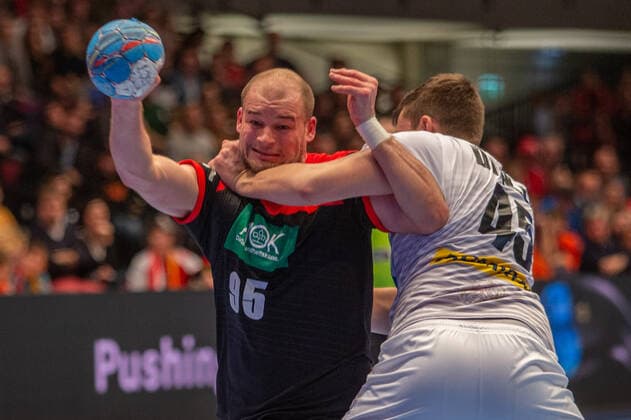 HANDBALL - AUT vs GER, test match VIENNA,AUSTRIA,06.JAN.20 - HANDBALL - OEHB international match, Länderspiel, Nationalmannschaft Austria vs Germany, test match. Image shows Paul Drux (GER) and Daniel Dicker (AUT). GEPAxpictures xDavidxBitzan