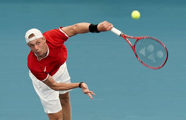 ATP, Tennis Herren CUP BRISBANE DAY 5, Denis Shapovalov of Canada returns during his singles match against Alexander Zverev of Germany during day 5 of the ATP Cup tennis tournament at Pat Rafter Arena in Brisbane, Tuesday, January 7, 2020. ( NO ARCHIVING, EDITORIAL USE ONLY, NO USE IN BOOKS WITHOUT CONSENT BRISBANE QLD AUSTRALIA  Copyright: xDAVExHUNTx 20200107001440801424