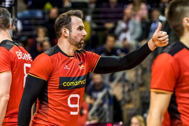 Daumen hoch GROZER Georg György 9 (Opposite - GER); 06.01.2020; Berlin, ; CEV European Olympic Qualification Tokyo 2020,