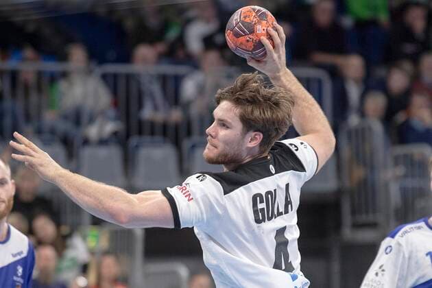 Johannes GOLLA (GER), in Aktion, werfend, Wurf; Handball Laenderspiel der Maenner, Freundschaftsspiel, Deutschland (GER) - Island (ISL) 33:25, in Mannheim Deutschland am 04.01.2019