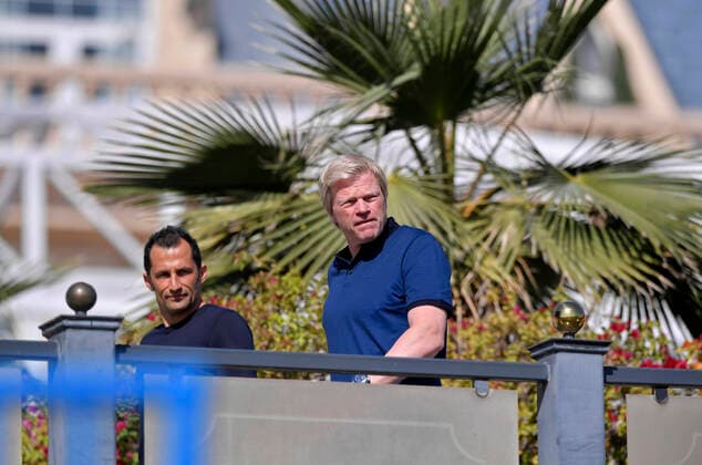 Sport Themen der Woche KW02 Sport Bilder des Tages 08.01.2020, Fussball 1. Bundesliga 2019 2020, FC Bayern München im Wintertrainingslager in Doha, Katar. Training am 4.Tag, Vorstandsmitglied Oliver Kahn (re, Bayern München) kommt mit Sportdirektor Hasan Salihamidzic (Bayern München) zum Trainingsplatz um die Mannschaft zu beobachten.