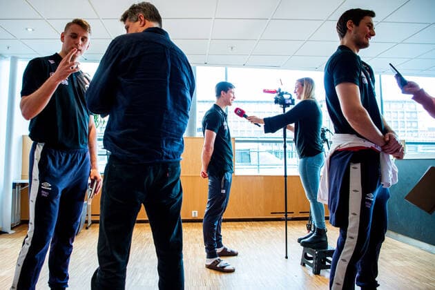 200108 Alexander Blonz of Norway is being interviewed by Christina Paulos, journalist of VG, during a press event ahead of the EHF European Handball Championship on January 8, 2020 in Trondheim. Photo: Vegard Wivestad Grott BILDBYRAN kod VG 170452 bbeng handball handball handboll handball-em 2020 european men?s handball championship 2020 em 2020 handbolls-em 2020 ehf euro 2020 norge norway Copyright: VEGARDxWIVESTADxGRoTT BB200108VG006
