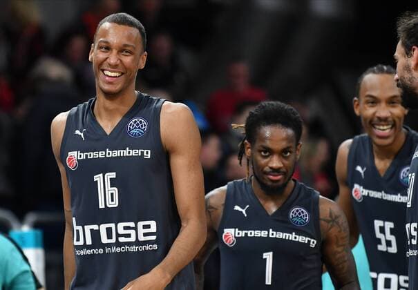 BAMBERG 08.01.2020 --- Basketball ---- Saison 2019-20 --- Basketball Championsleague --- 6. Spieltag: Brose Bamberg - Gaziantep Basketbol - - - Louis Olinde (16, Brose Bamberg), Paris Lee (1, Brose Bamberg) und Darion Atkins (55, Brose Bamberg) happy nach Sieg gegen Gaziantep --- Foto: Hans-Martin Issler isslerimages ---- Brose Bamberg - Gaziantep Basketbol