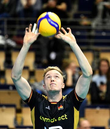 Anton Brehme (Deutschland), beim Einspielen vor dem Spiel Deutschland-Slowenien Germany-Slovenia CEV Tokio Volleyball Europa Qualifikation 2020 CEV Tokyo Volleyball European Qualification 2020 Herren, Männer, Maenner, men, Volleyball, , Germany, Max-Schmeling-Halle Berlin, 7.1.2020