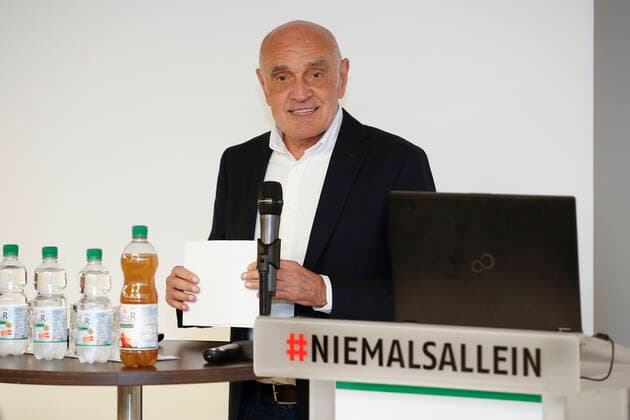 09.01.2020, HDI-Arena, Hannover, Medien-Neujahrsempfang von Hannover 96, im Bild Martin Kind (Praesident, Hannover) bei seiner Rede Medien-Neujahrsempfang von Hannover 96