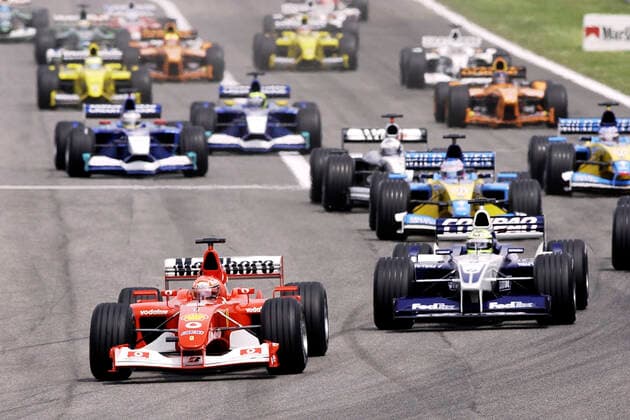 SCHUMACHER Michael F1 Team Scuderia Ferrari vor Bruder SCHUMACHER Ralf F1 Team BMW beim Start GP von Spanien 2002 in Barcelona am 28. 04. 2002 in Barcelona