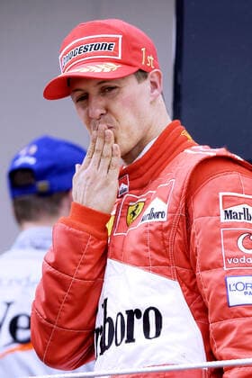 SCHUMACHER Michael F1 Team Scuderia Ferrari Sieger Schumacher bei der Siegerehrung GP von Spanien 2002 in Barcelona am 28. 04. 2002 in Barcelona
