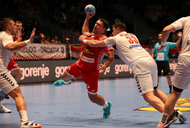 HANDBALL - EHF EURO 2020, BLR vs SRB GRAZ,AUSTRIA,09.JAN.20 - HANDBALL - EHF European Men s Handball Championship 2020, group stage, Belarus vs Serbia. Image shows Barys Pukhouski (BLR) and Mijajlo Marsenic (SRB). GEPAxpictures xWolfgangxGrebien