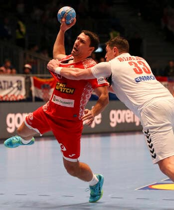 HANDBALL - EHF EURO 2020, BLR vs SRB GRAZ,AUSTRIA,09.JAN.20 - HANDBALL - EHF European Men s Handball Championship 2020, group stage, Belarus vs Serbia. Image shows Barys Pukhouski (BLR) and Mijajlo Marsenic (SRB). GEPAxpictures xWolfgangxGrebien