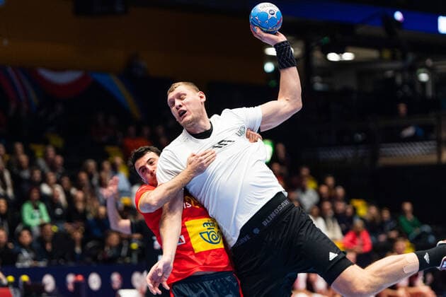 200109 Aitor Arino Bengoechea of Spain and Dainis Kristopans of Latvia during the EHF European Handball Championship match between Spain and Latvia on January 9, 2020 in Trondheim. Photo: Vegard Wivestad Grott BILDBYRAN kod VG 170457 bbeng handball handball handboll handball-em 2020 european men?s handball championship 2020 em 2020 handbolls-em 2020 ehf euro 2020 spania spanien spain latvia Copyright: VEGARDxWIVESTADxGRoTT BB200109VG049