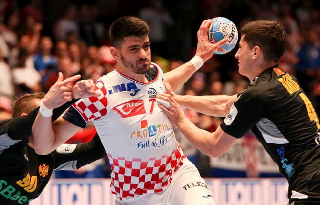 HANDBALL - EHF EURO 2020, CRO vs MNE GRAZ,AUSTRIA,09.JAN.20 - HANDBALL - EHF European Men s Handball Championship 2020, group stage, Croatia vs Montenegro. Image shows Nemanja Grbovic (MNE), Luka Stepancic (CRO) and Aleksandar Bakic (MNE). GEPAxpictures xWolfgangxGrebien
