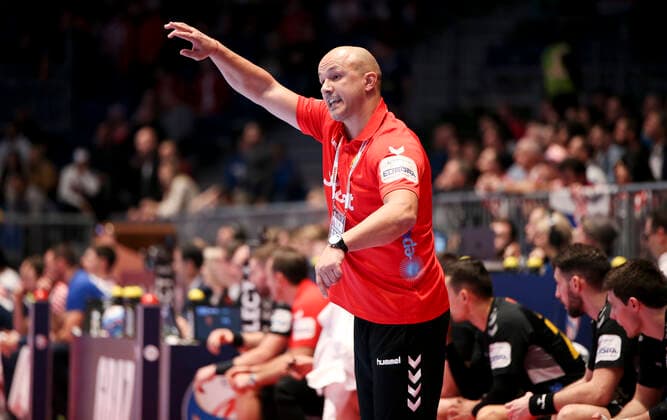 HANDBALL - EHF EURO 2020, CRO vs MNE GRAZ,AUSTRIA,09.JAN.20 - HANDBALL - EHF European Men s Handball Championship 2020, group stage, Croatia vs Montenegro. Image shows head coach Zoran Raganovic (MNE). GEPAxpictures xWolfgangxGrebien