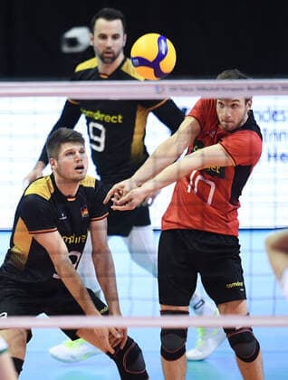 vl: Ruben Schott (3 GER), Gyoergy Grozer (9 GER) und Julian Zenger(10 GER) Halbfinale: Bulgarien - Deutschland Volleyball international Tournament Men - CEV Tokyo European Qualifikation 2020 in Berlin, Deutschland am 09.01.2020,