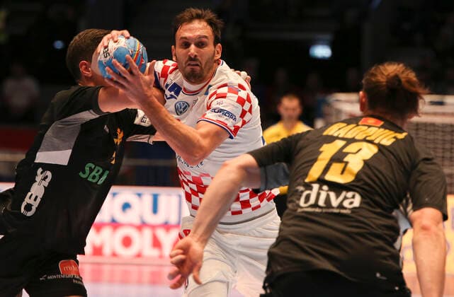 HANDBALL - EHF EURO 2020, CRO vs MNE GRAZ,AUSTRIA,09.JAN.20 - HANDBALL - EHF European Men s Handball Championship 2020, group stage, Croatia vs Montenegro. Image shows Aleksandar Bakic (MNE) and Igor Karacic (CRO). GEPAxpictures xWolfgangxGrebien